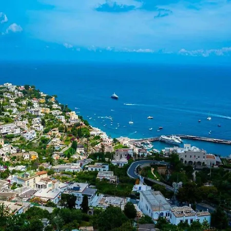 Con Vista Sulla Famosa Piazzetta * Capri